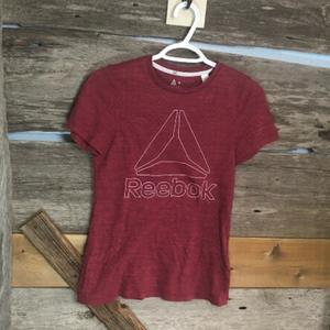 𝅺reebok Size Small Red Logo T-shirt